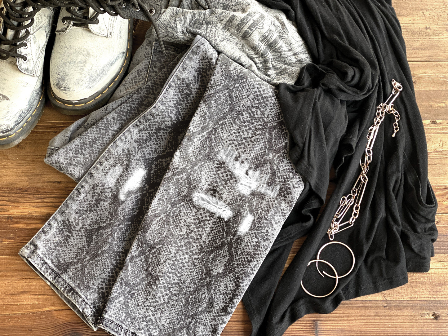 Serpentine 12x12" Decor Stamp by Iron Orchid Designs (IOD)